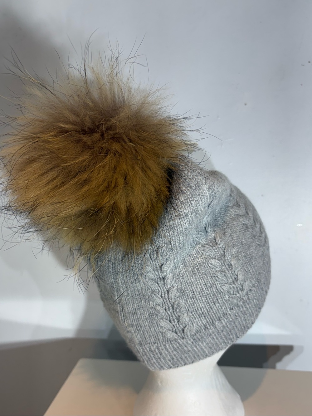NWT Grey Cashmere Blend Cable Knit real fur Pom Pom Beanie Winter Hat